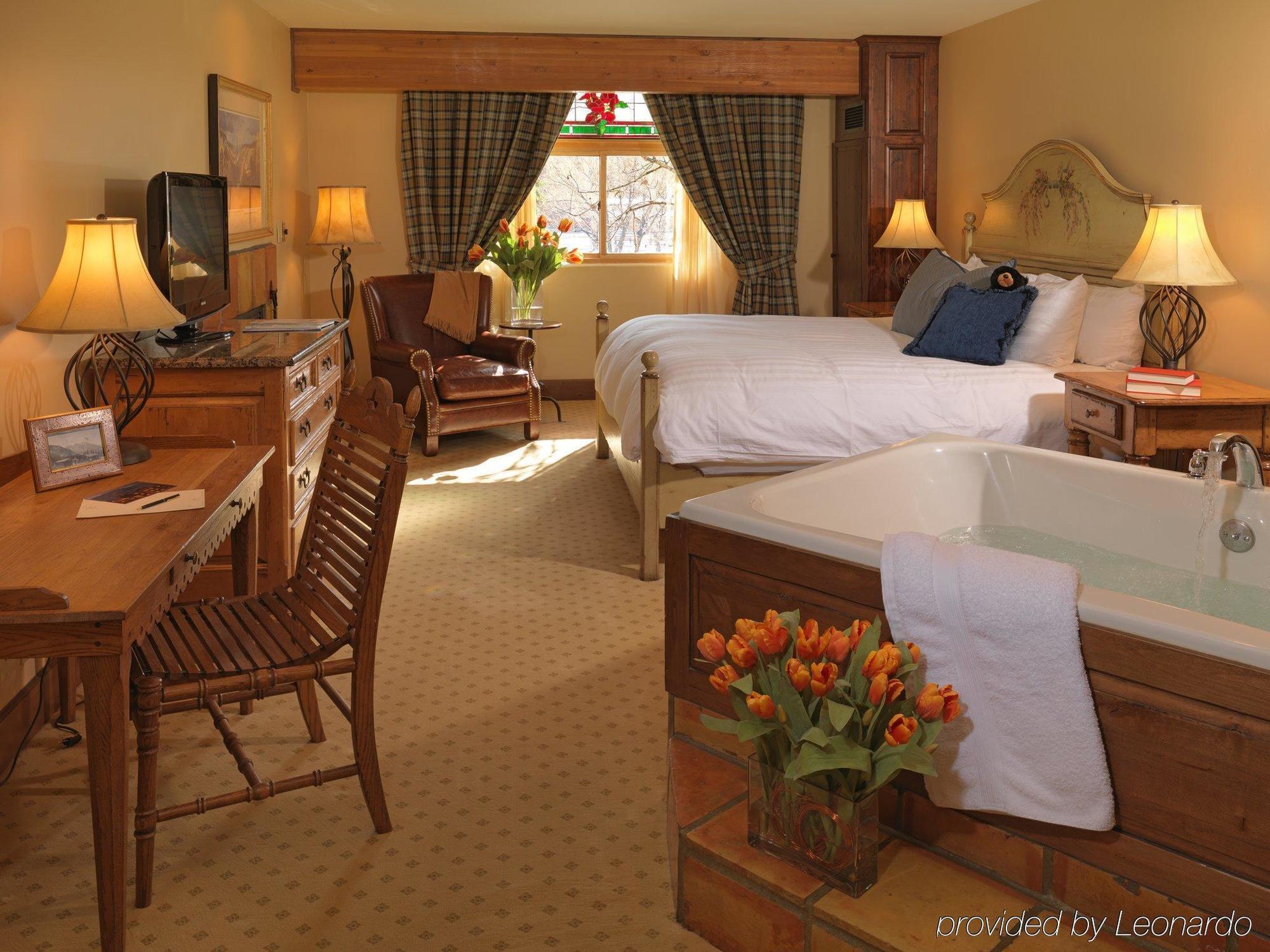 The Rusty Parrot And Hotel 4*